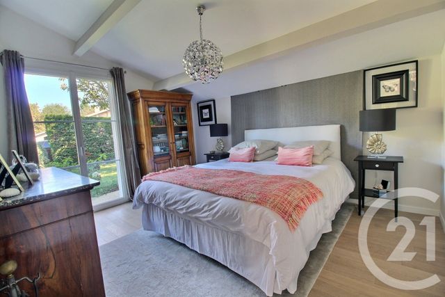 Afficher la photo en grand maison à vendre - 6 pièces - 184.9 m2 - PESSAC - 33 - AQUITAINE - Century 21 A.C.O