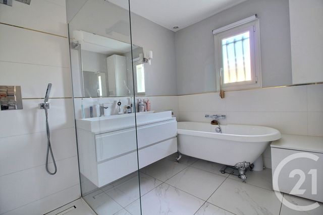 Afficher la photo en grand maison à vendre - 6 pièces - 184.9 m2 - PESSAC - 33 - AQUITAINE - Century 21 A.C.O