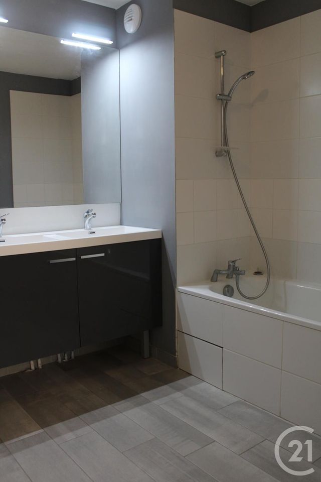 Appartement F3 à vendre - 3 pièces - 68.6 m2 - PESSAC - 33 - AQUITAINE - Century 21 A.C.O