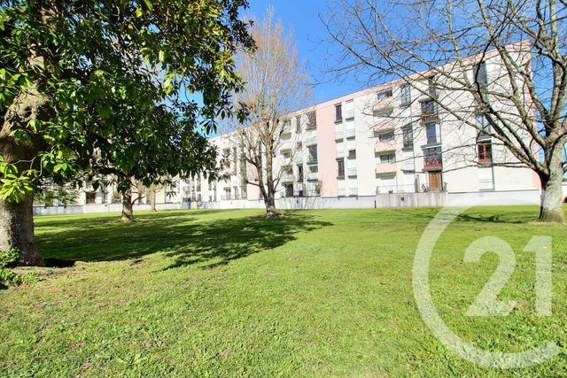 Appartement F3 à vendre - 3 pièces - 56.68 m2 - PESSAC - 33 - AQUITAINE - Century 21 A.C.O.
