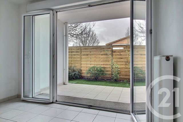 Appartement F2 à louer - 2 pièces - 40.0 m2 - PESSAC - 33 - AQUITAINE - Century 21 A.C.O.