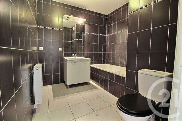 Appartement F2 à louer - 2 pièces - 40.0 m2 - PESSAC - 33 - AQUITAINE - Century 21 A.C.O.
