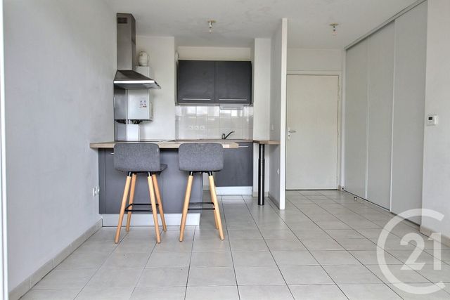 Appartement F2 à louer - 2 pièces - 40.0 m2 - PESSAC - 33 - AQUITAINE - Century 21 A.C.O.