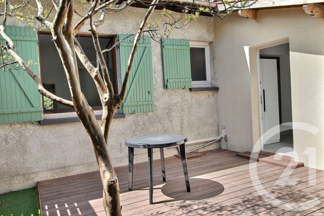 Appartement T2 à louer - 2 pièces - 45.0 m2 - PESSAC - 33 - AQUITAINE - Century 21 A.C.O.