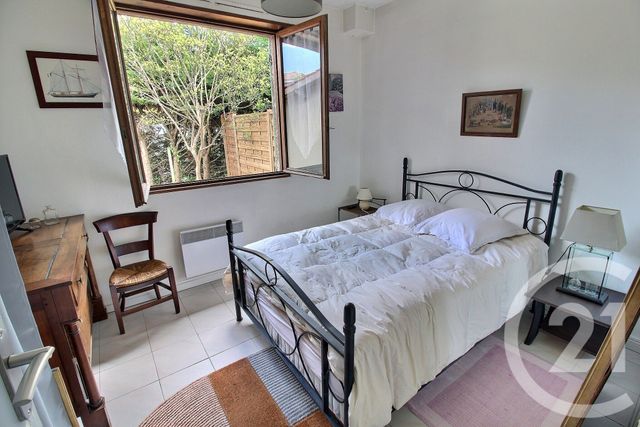 Appartement T2 à louer - 2 pièces - 45.0 m2 - PESSAC - 33 - AQUITAINE - Century 21 A.C.O.